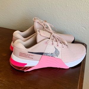 Pink Nike Metcon 8. Size 8